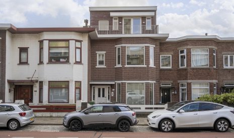 Te huur: Foto Woonhuis aan de Gevers Deynootweg 143 in 's-Gravenhage