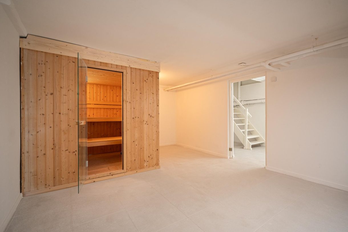 Te huur: Foto Woonhuis aan de Gevers Deynootweg 143 in 's-Gravenhage