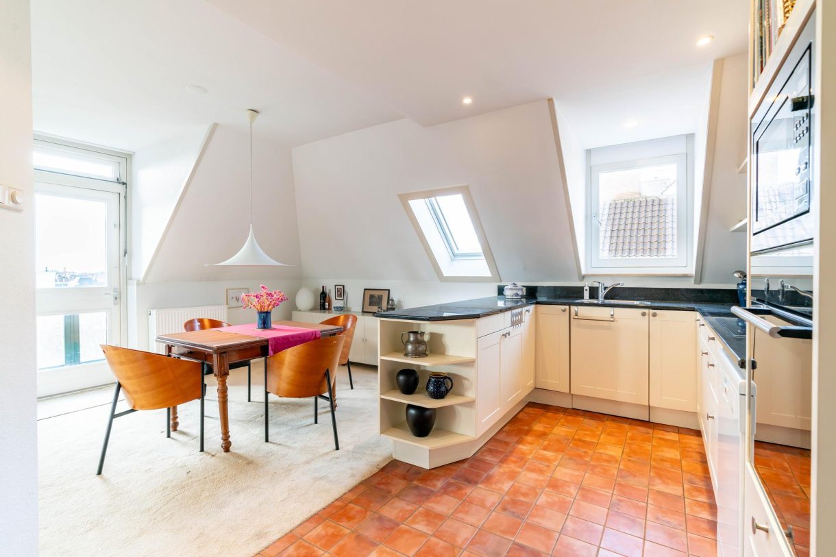 Te koop: Foto Appartement aan de Johan van Oldenbarneveltlaan 23H in 's-Gravenhage