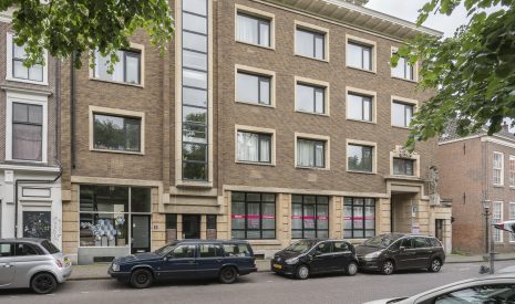 koop  's-Gravenhage  Varkenmarkt 25 – Hoofdfoto
