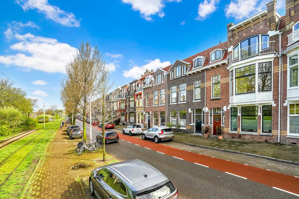 Te huur: Foto Woonhuis aan de Van Boetzelaerlaan 37 in 's-Gravenhage