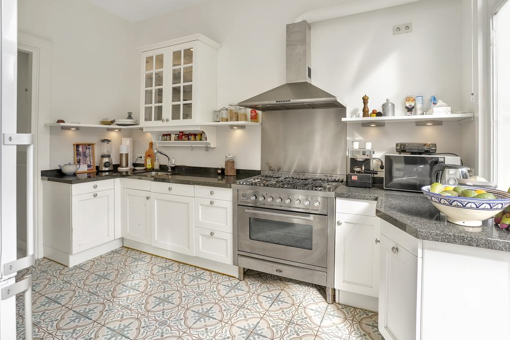 Te huur: Foto Woonhuis aan de Van Boetzelaerlaan 37 in 's-Gravenhage